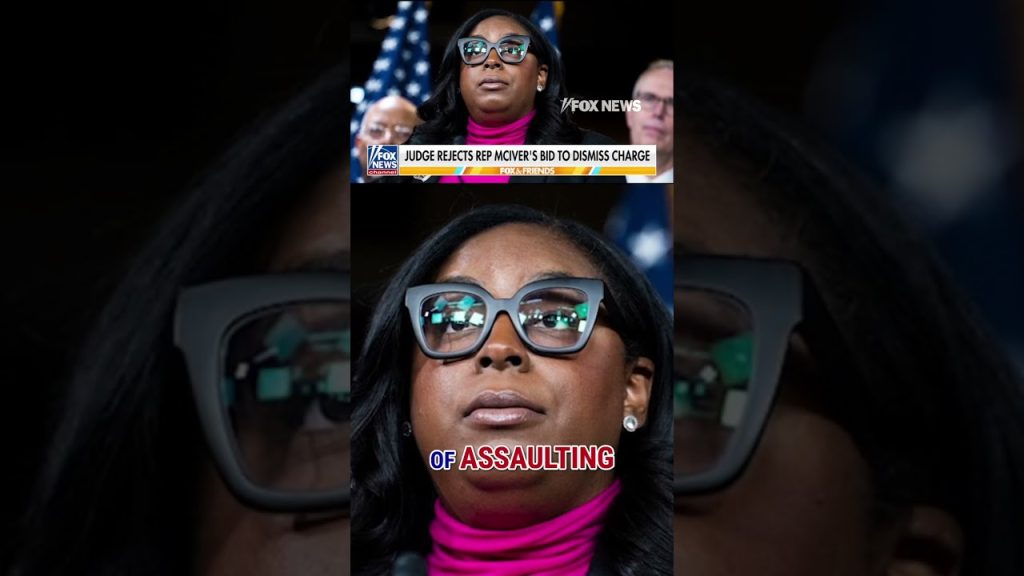 Le juge rejette la demande de rejet de l'accusation contre un Démocrate.