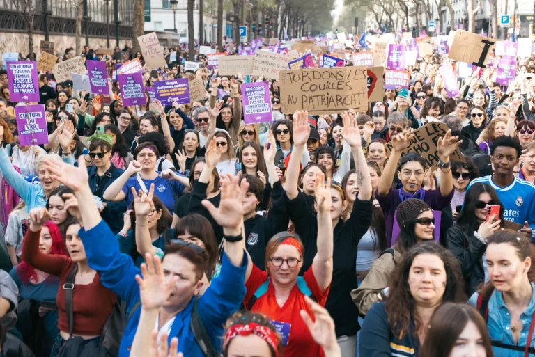 130 000 personnes dans le cortège parisien du 8 mars : Gisèle Pelicot évoque la joie militante