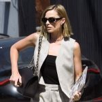 Margot Robbie adopte le veston masculin comme tendance chic du printemps