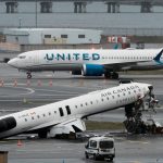 L’aéroport de LaGuardia à New York rouvre après l'accident mortel du pilote et du copilote.