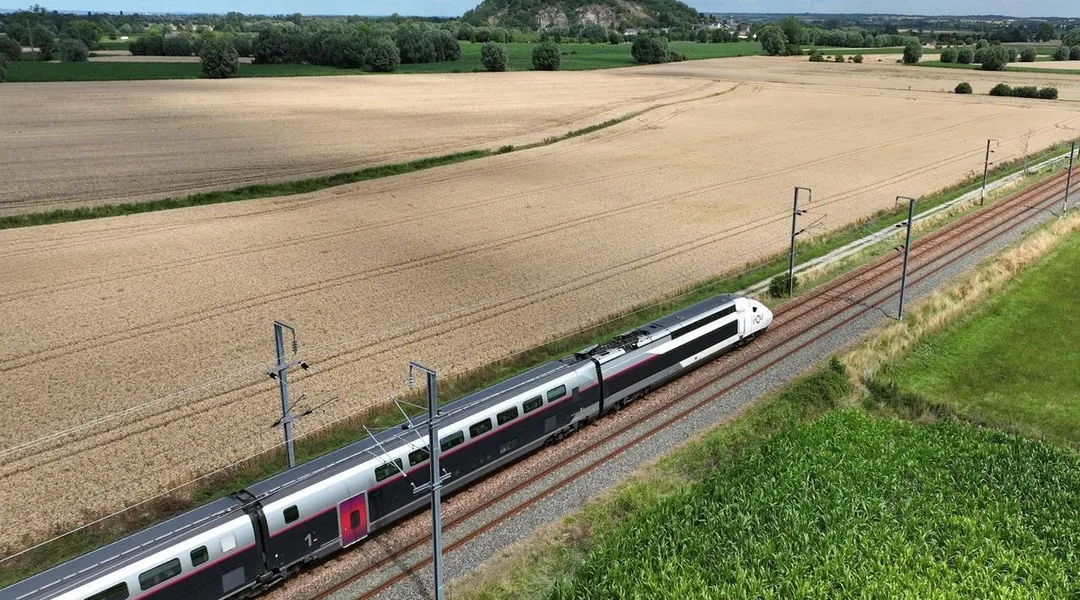 « Engager des conversations dans le train avec des inconnus : un phénomène courant »