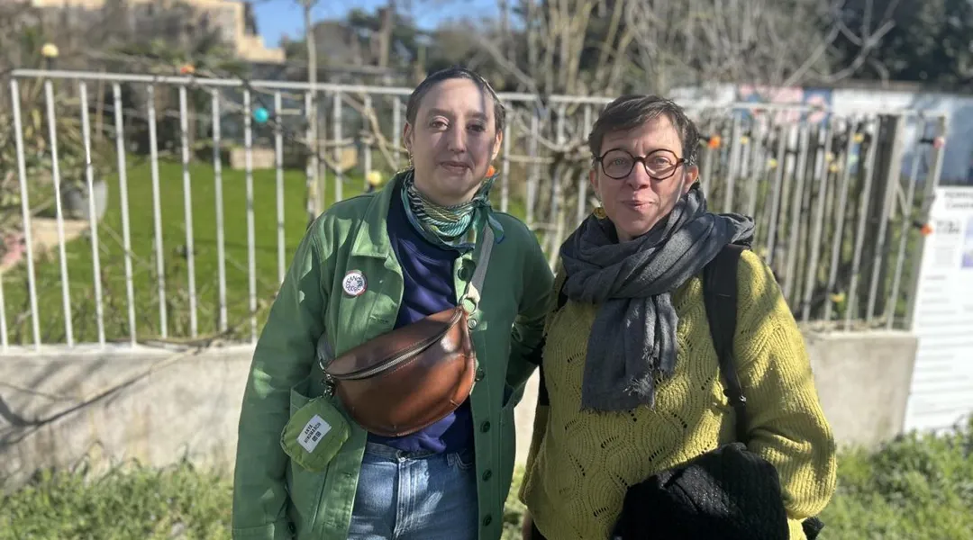 « Les pesticides nous empoisonnent » : Fleur, Noémie, Delphine et d'autres mènent une enquête.