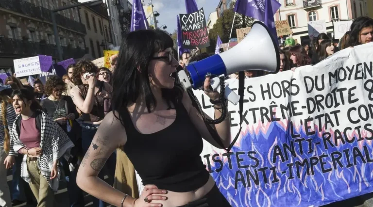 EN IMAGES. À Rennes, avec 10 000 personnes, la manifestation pour les droits des femmes fait la