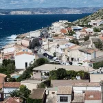 Une voiture tombe dans la mer à Marseille après une chute de dix mètres avec quatre occupants