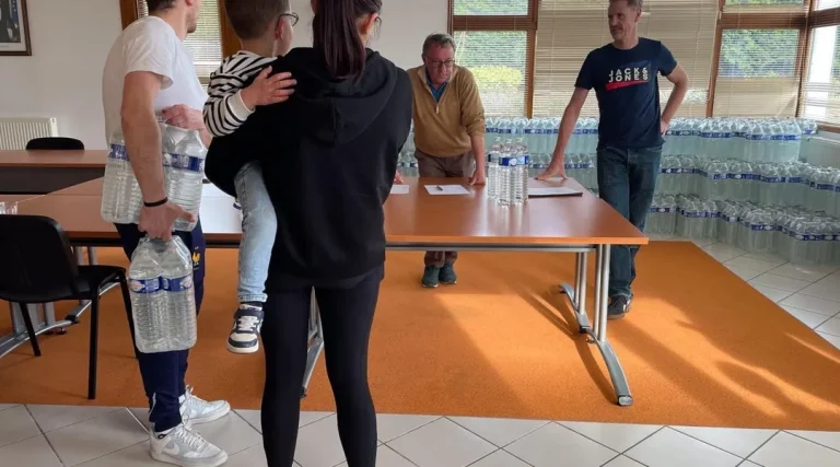 Pollution aux hydrocarbures : 35 000 habitants privés d'eau potable en urgence