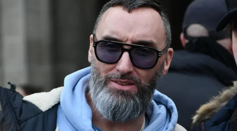 « Le Jarl », sulfureux influenceur d’extrême droite, arrive dans une discothèque du Morbihan