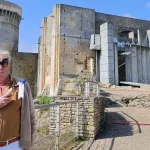 Cet acteur d’Harry Potter en visite dans la région, a fait étape à la fromagerie Graindorge,