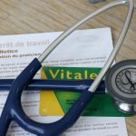 Arrêt maladie : la Cour de cassation sanctionne un salarié pour travail illégal