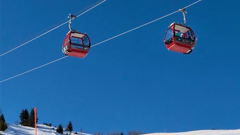 Panne de télécabine : des skieurs bloqués dans les Alpes saint-galloises