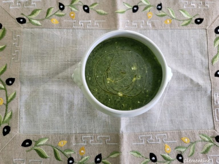 Recette de soupe d'épinards et pommes de terre : simple et savoureuse
