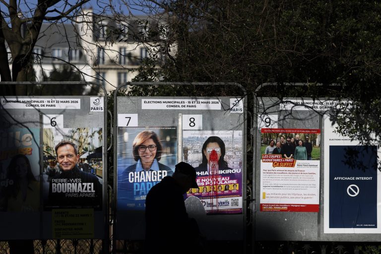 Municipales 2026 : conséquences légales de la déchirure d'une affiche électorale