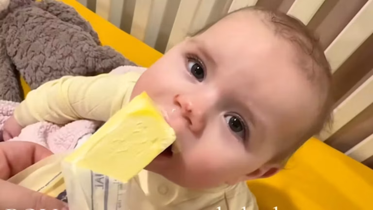 Sommeil des bébés : prudence face au « remède miracle » du beurre