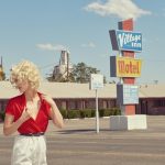 Kourtney Roy explore le concept du « All inclusive » sur le pont des Arts