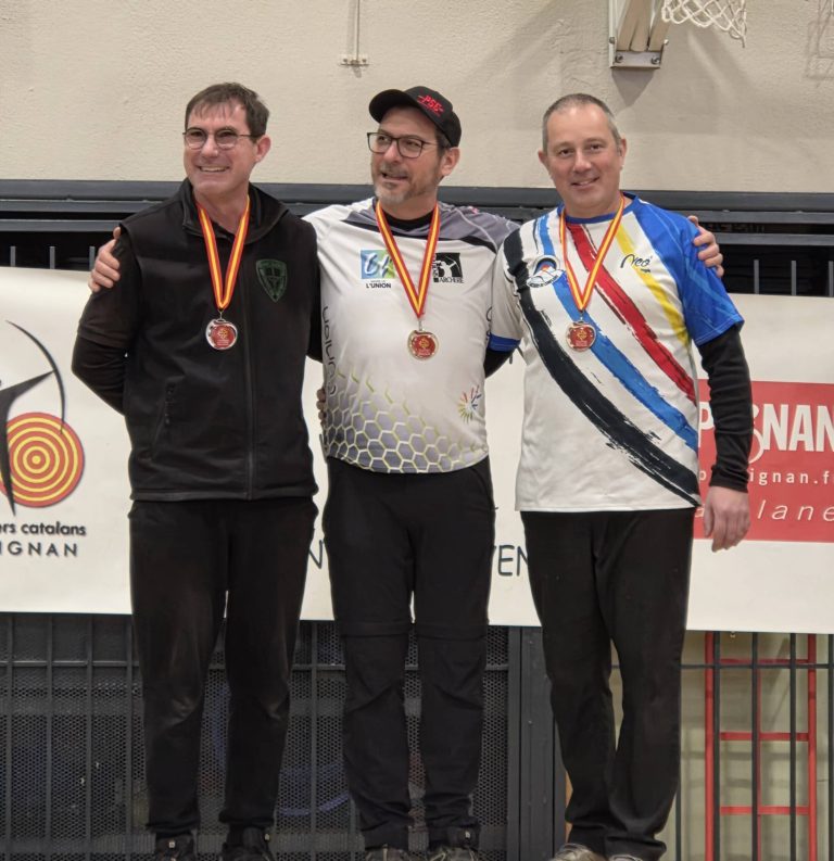 Benoît Geschwindenhammer à droite sur le podium, médaille de bronze