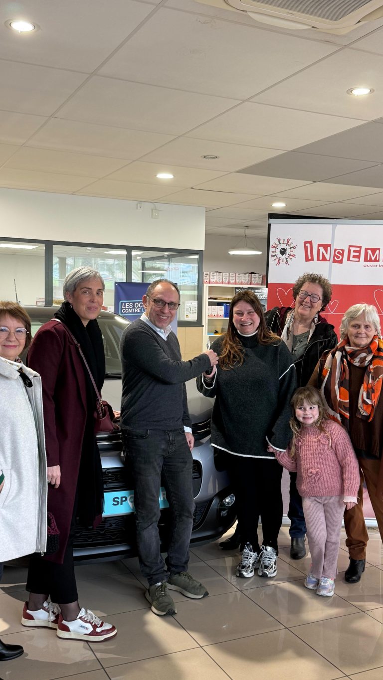 Tombola di Natale 2025 : Morgane remporte une voiture offerte par le Groupe Miniconi.