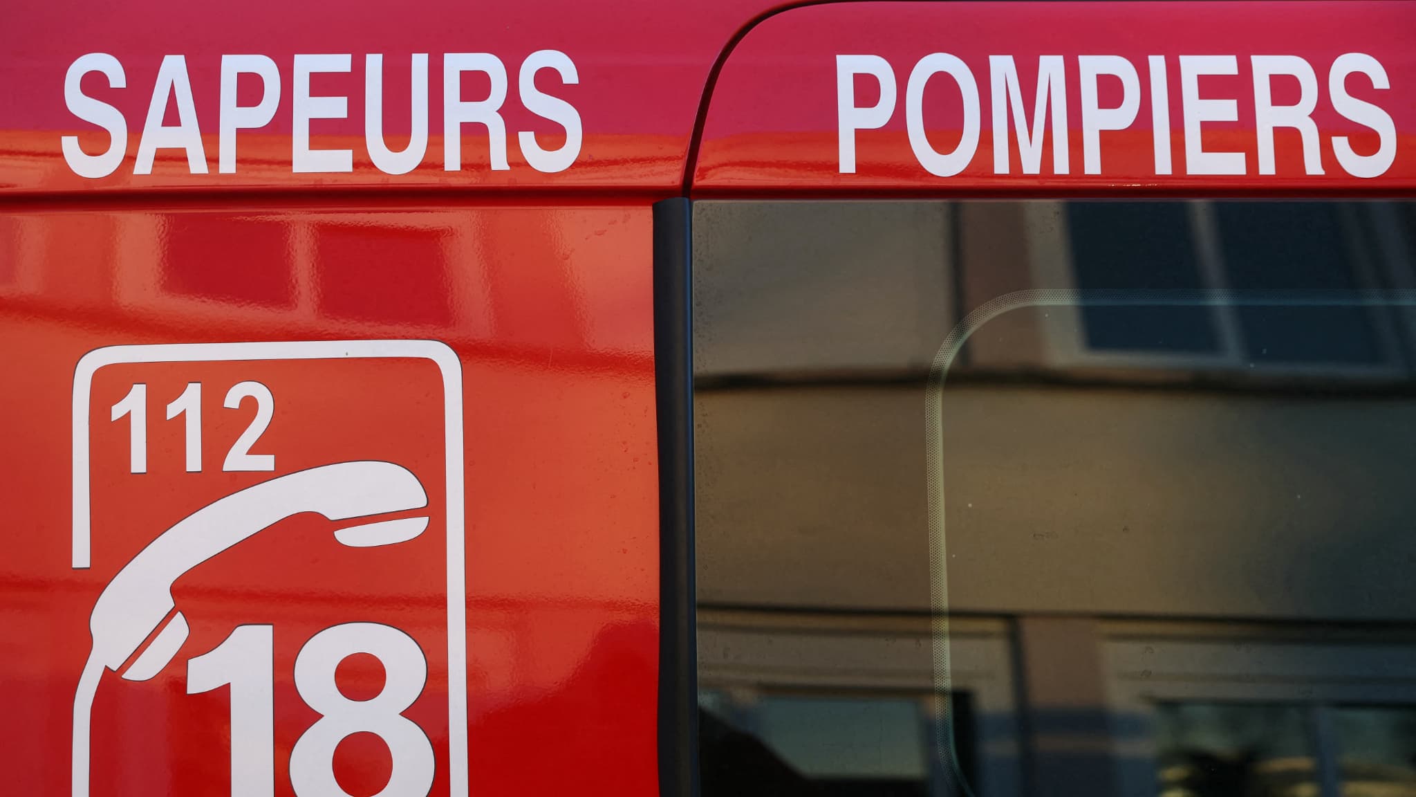 Une femme décède dans l'incendie d'un immeuble à Paris, un voisin placé en garde à vue.