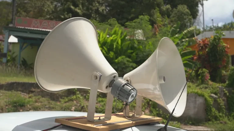 VIDEO. Conflit sur les voitures sono à Sainte-Anne : plainte des élus et enquête ouverte