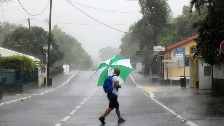 Vigilance jaune : fortes pluies et orages prévus sur toute l'île ce jeudi