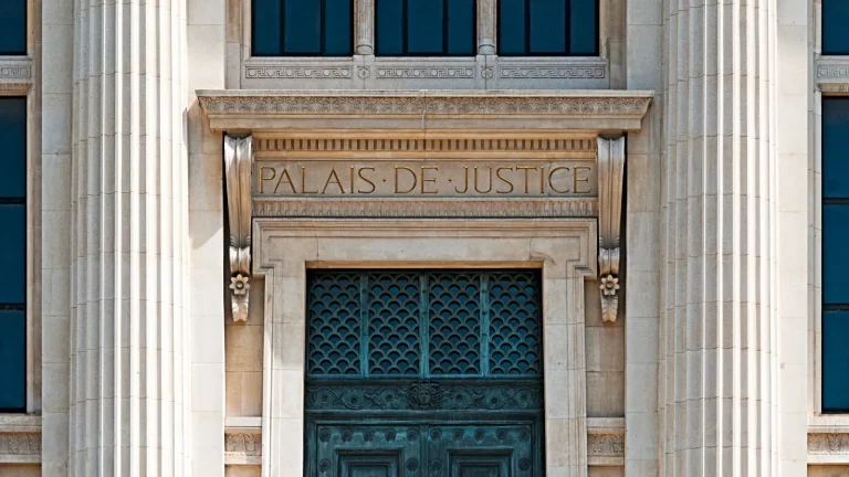 Ouverture du premier procès en France sur le génocide des Yézidis : esclavage et viols dénoncés