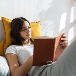 Six bienfaits de la lecture sur la santé mentale des jeunes, selon le psychologue David Bertrand