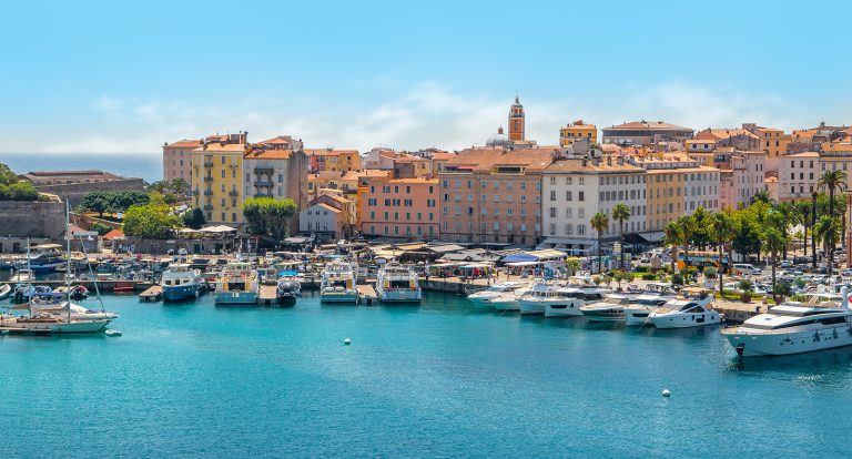 Découvrez 3 sites emblématiques à visiter absolument à Ajaccio
