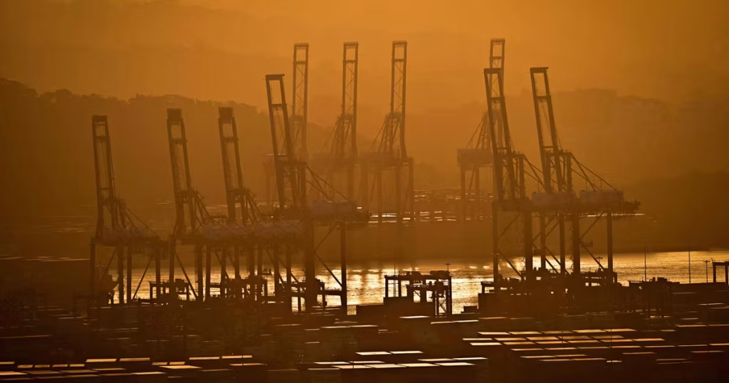 Le Panama reprend le contrôle des ports du canal, fin de l'accord avec la Chine