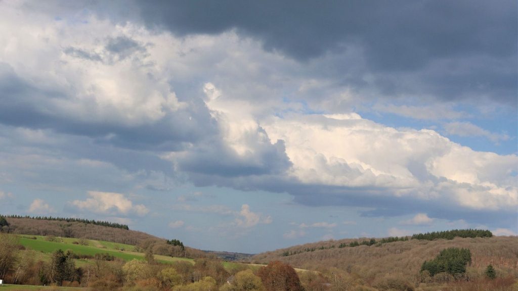 Météo en Belgique : averses prévues ce mardi - RTBF Actus