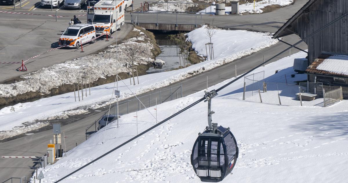 Une rafale de vent déporte la télécabine contre un pylône, entraînant son décrochage | RTS