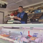 En Seine-Maritime, ce poissonnier ambulant se rapproche « des habitants dans les villages où il n’y a rien »