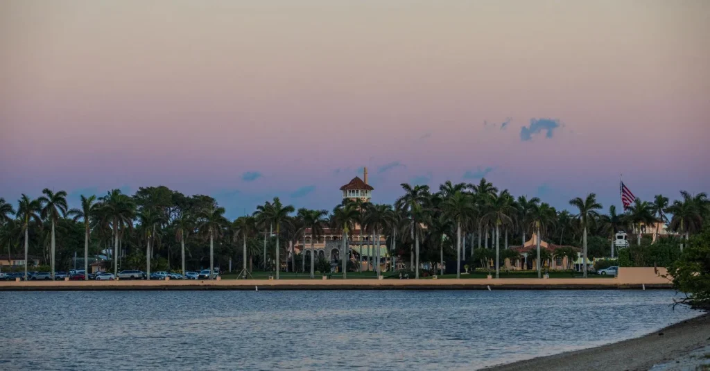 Les démocrates gagnent une élection dans la circonscription de Mar-a-Lago, un revers pour le clan Trump