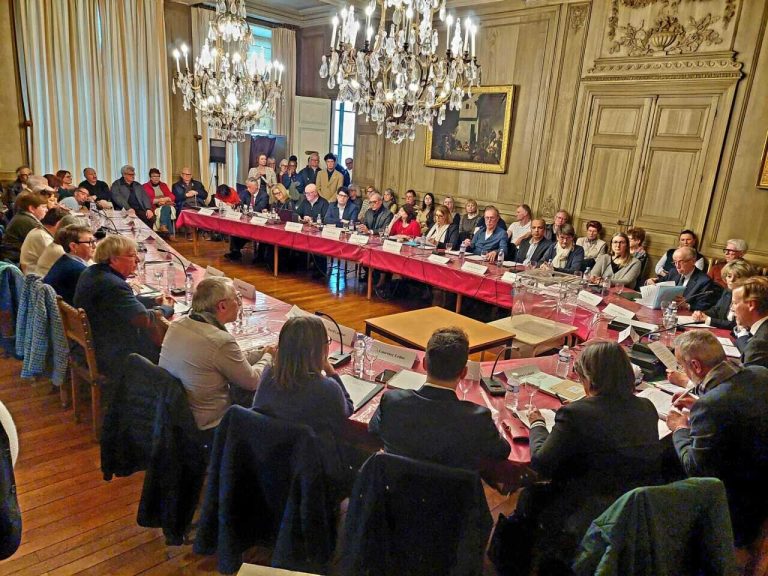 Municipales 2026 : Harold Huwart élu maire de Nogent-le-Rotrou et ses huit adjoints