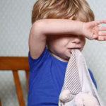 « Encore cinq minutes » : stratégies efficaces pour négocier avec son enfant