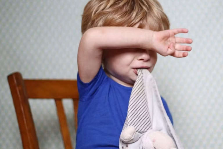 « Encore cinq minutes » : stratégies efficaces pour négocier avec son enfant