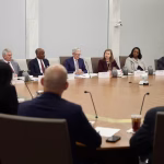 Les États-Unis envisagent d'assouplir la réglementation bancaire pour stimuler l'économie.