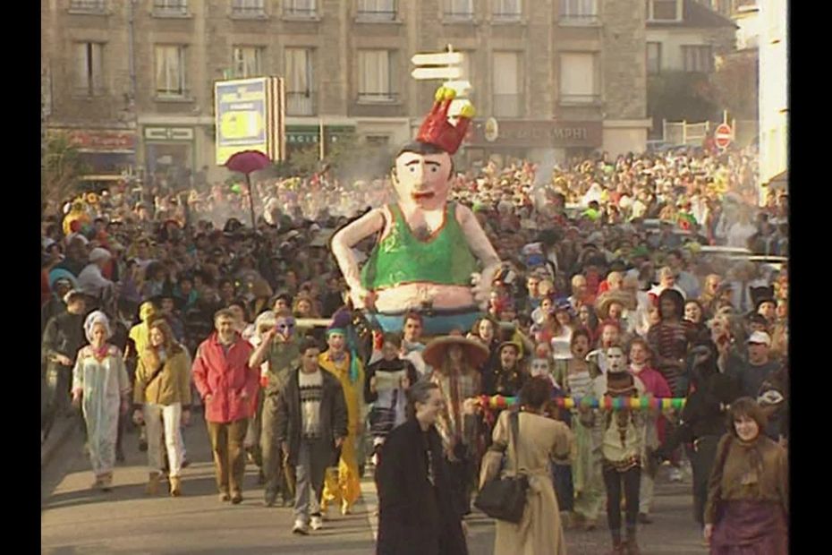 VIDEO. Il y a 30 ans, le Carnaval étudiant de Caen : retour sur ses origines et son ambiance.