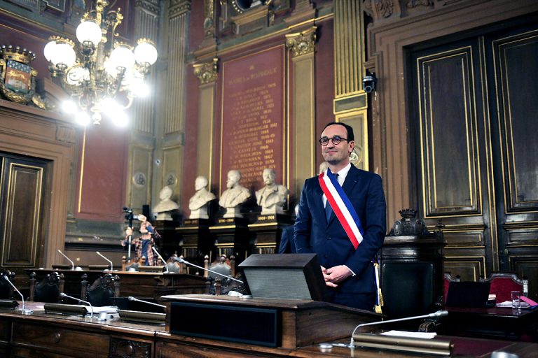 Bordeaux : Cazenave élu maire, l'opposition s'organise rapidement