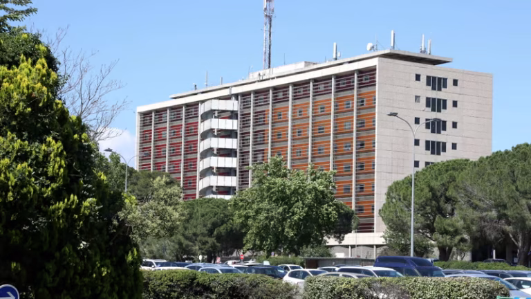 📰 Hôpital d’Arles : quand le malaise devient système