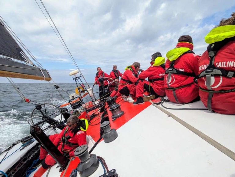 Participez en tant qu'équipier à une course au large