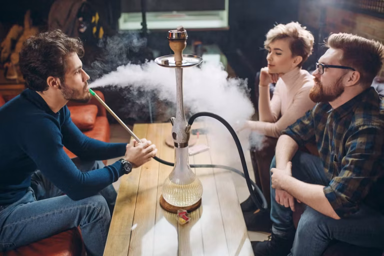 Risque méconnu pour les fumeurs actifs et passifs de chicha : ce qu'il faut savoir