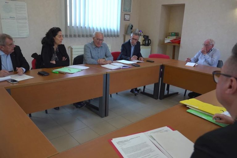 "La mairie ne peut pas rester fermée" : faute de candidats aux municipales, la gestion de cette commune confiée à trois anciens maires