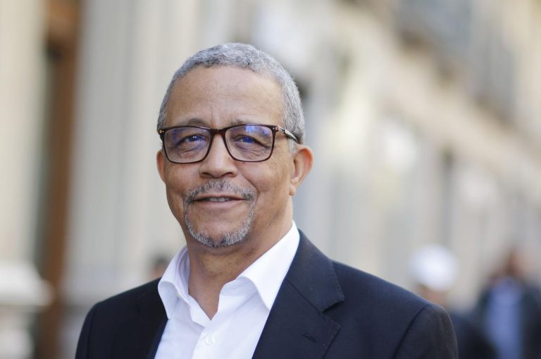 Yasmina Khadra aborde les silences complices dans « Le Prieur de Bethléem »