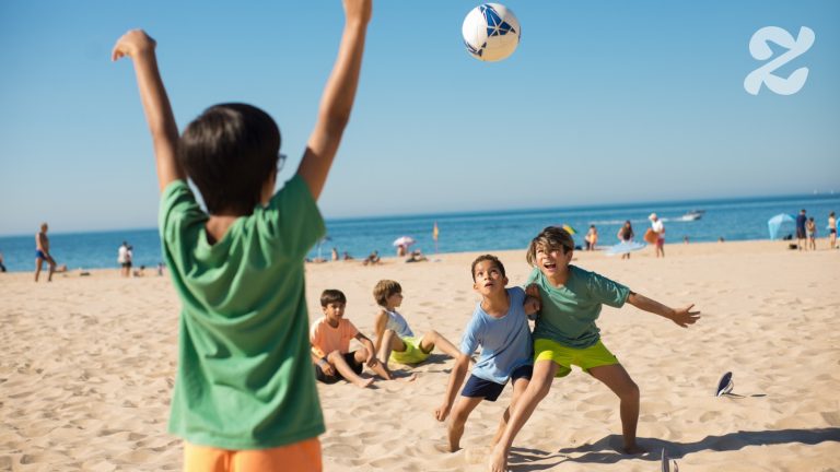 Colos, campings, séjours en famille : la CAF augmente ses aides pour les vacances