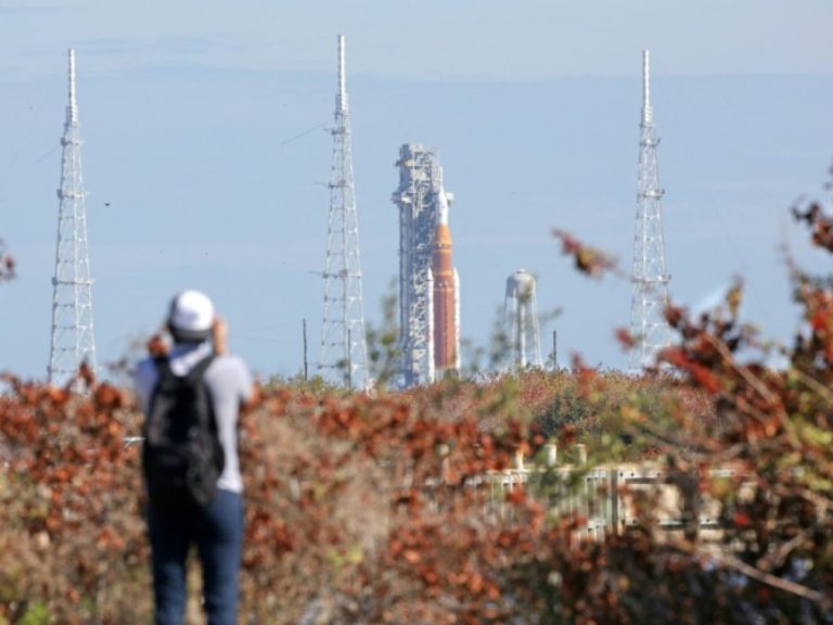 La fusée SLS de la Nasa devant lancer la mission lunaire Artémis 2 à Cap Canaveral en Floride