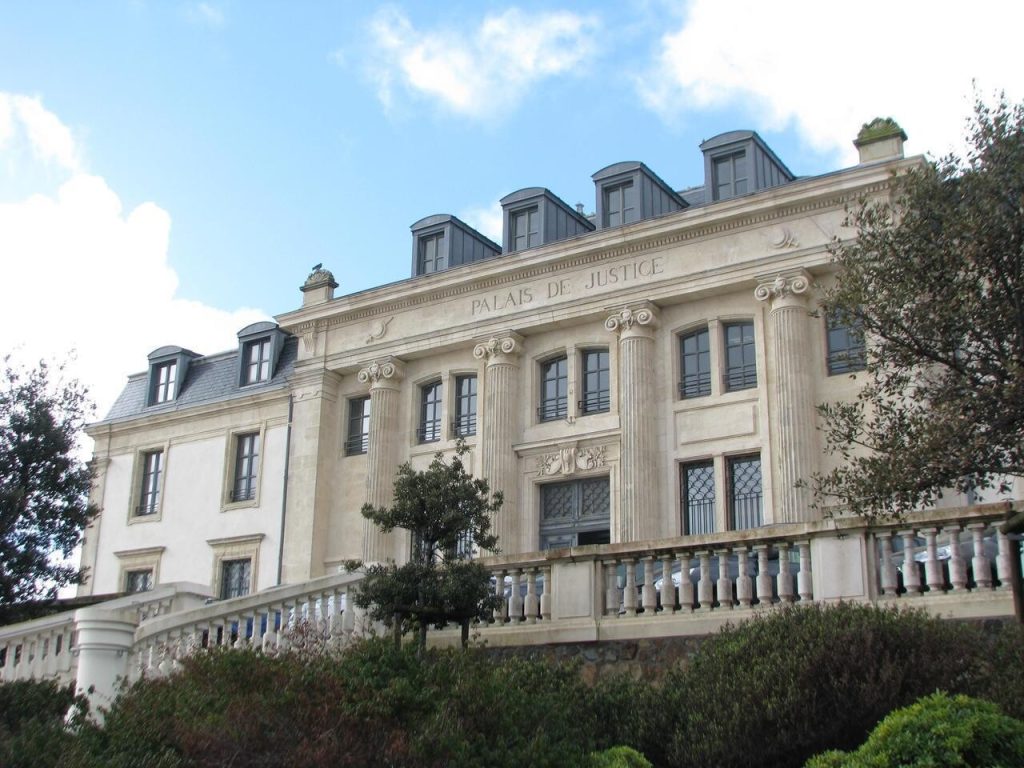 Un homme de 78 ans jugé pour avoir fait subir 40 ans de violences conjugales à sa compagne en Vendée