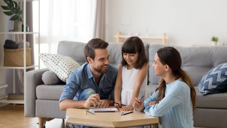 Découvrez le jeu sans écran inspiré des Secrets du Grenier - RTBF Actus