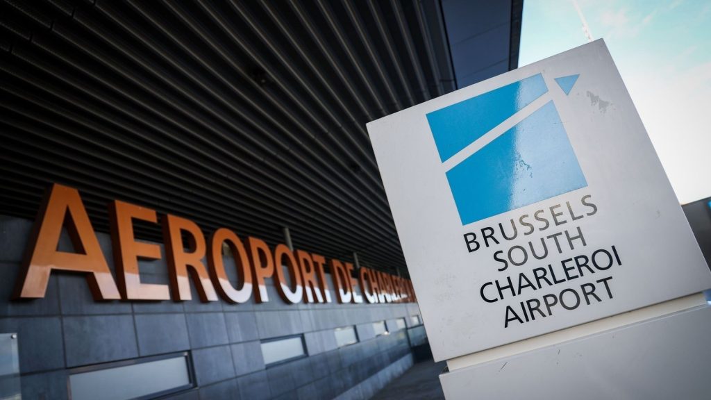 Aéroport de Charleroi : la Ville supprime sa taxe communale