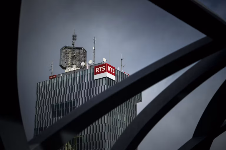 En Suisse, l'audiovisuel public en danger face à une votation de la droite populiste