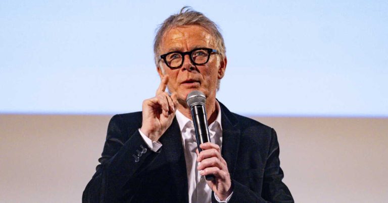 Franck Dubosc ému aux larmes en évoquant son père dans Les Rencontres du Papotin