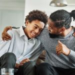 Sexualité des adolescents : conseils essentiels et trois règles d'or pour accompagner votre ado