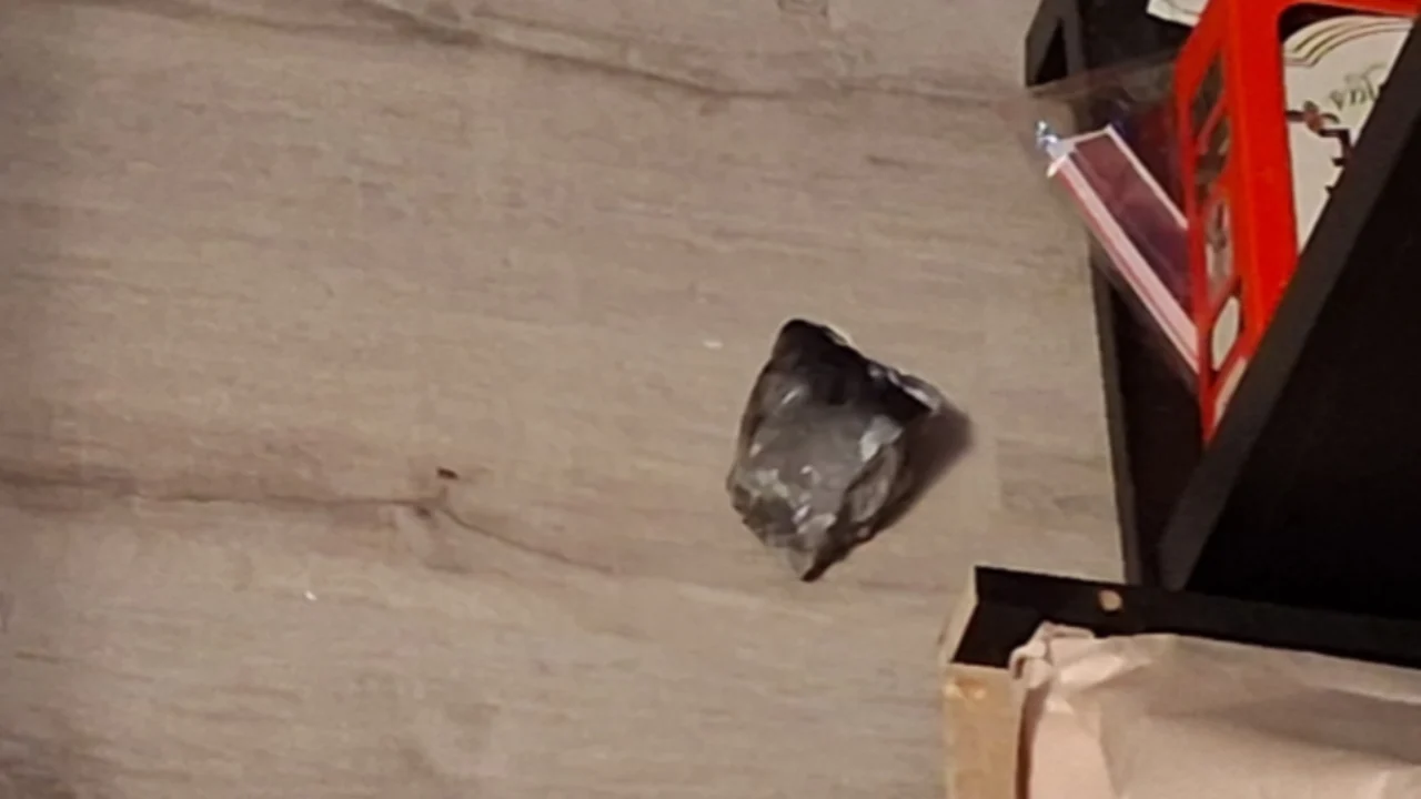 Une météorite percute le toit d'une maison au Texas et tombe sur le lit d'une fillette